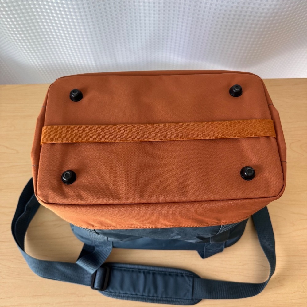 CleverMade Pacifica Collapsible Soft Cooler Bag Ocean Cognac 15 x 10 x 11 - Picture 7 of 9